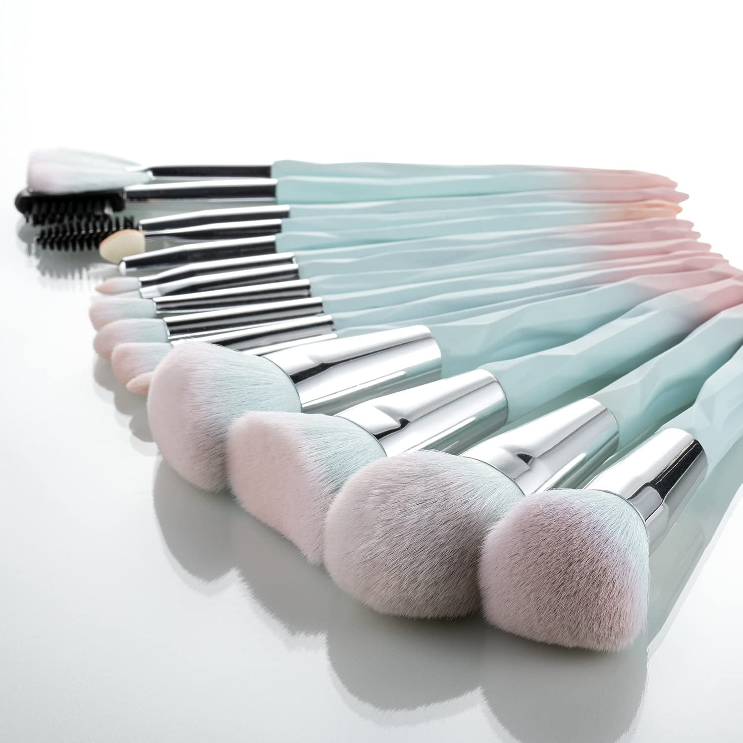 Pink Blue Gradient Makeup Brushes and Makeup Sponges Set 18Pcs/Set ，Soft Synthetic Fiber Makeup Brush Set，Suitable for Beginners/Makeup Artists, Valentine'S Day, Christmas Gifts